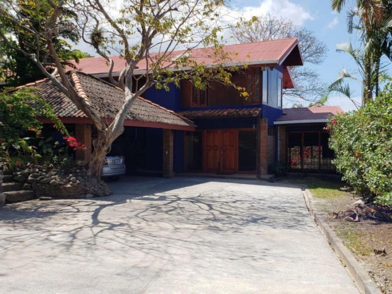 Foto Casa en Venta en Altos de la Paloma, Escazú, San José - U$D 350.000 - CAV34391 - BienesOnLine