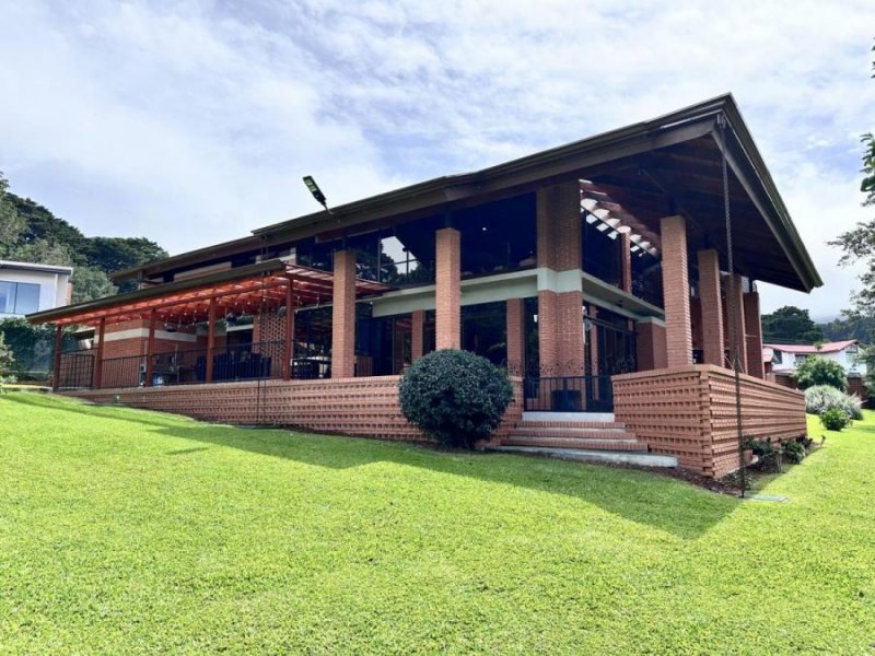 Casa en Venta en San Rafael de Heredia Angeles, Heredia