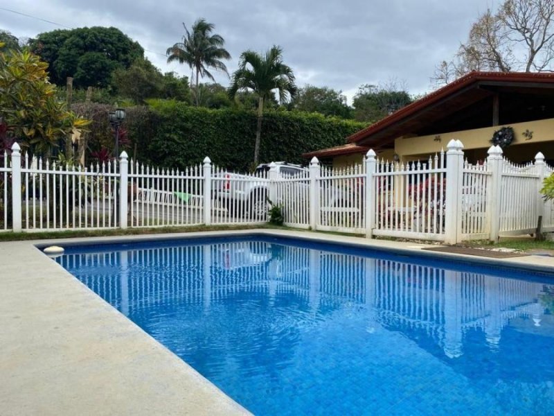 Venta de Casa en Atenas, Alajuela. RAH 25-1457