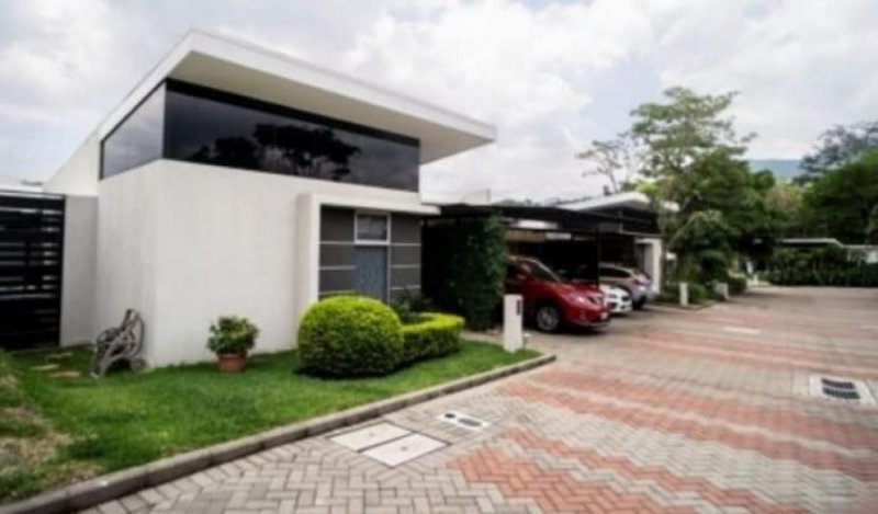 Foto Casa en Venta en Brasil, Santa Ana, San José - U$D 300.000 - CAV54268 - BienesOnLine