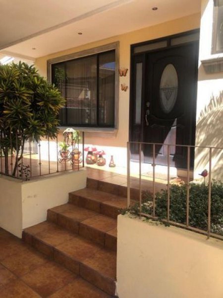 Foto Casa en Venta en Catalano, Escazú, San José - ¢ 121.000.000 - CAV45958 - BienesOnLine