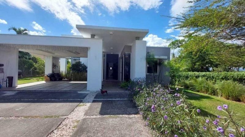 Venta de casa en condominio en La Garita, Alajuela #4743