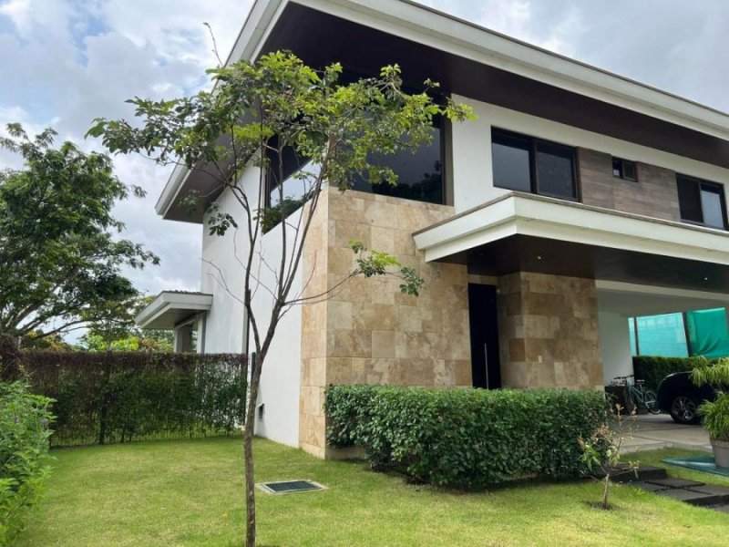 Foto Casa en Venta en Condominio Hacienda Espinal, San Rafael, Alajuela - U$D 495.000 - CAV100552 - BienesOnLine