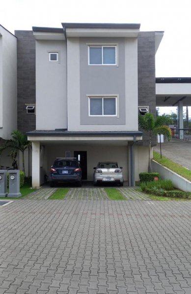 Casa en Venta en Condominio Rio Palma San Rafael, San José