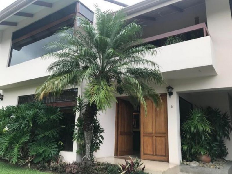 Foto Casa en Venta en Escazú centro, Escazú, San José - U$D 360.000 - CAV49929 - BienesOnLine