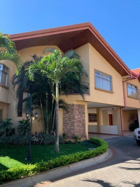 Foto Casa en Venta en Escazú, Escazú, San José - ¢ 233.000.000 - CAV43002 - BienesOnLine