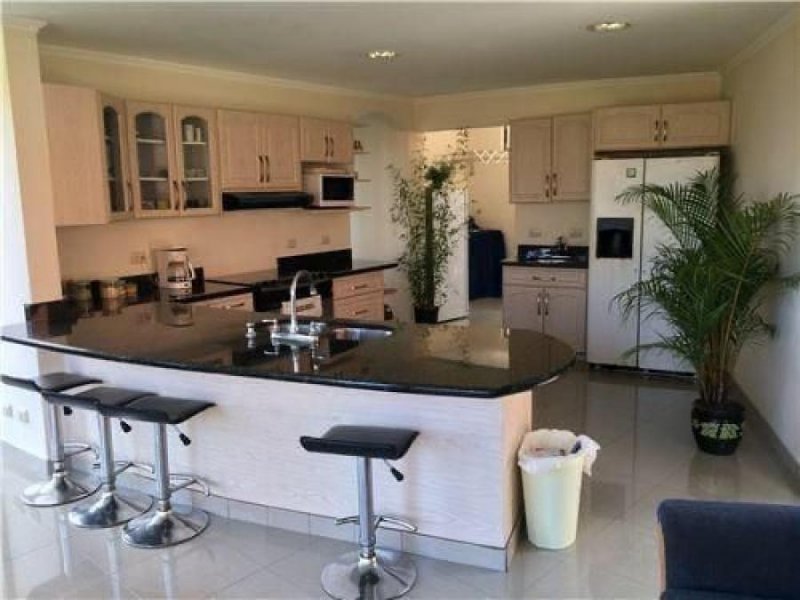 Foto Casa en Venta en Escazú, San José - U$D 1.200.000 - CAV76974 - BienesOnLine