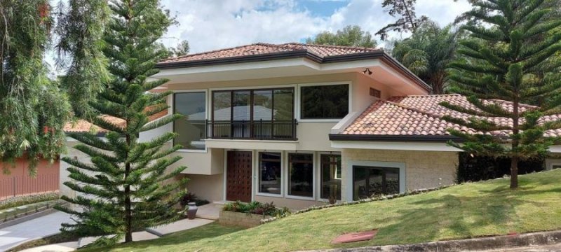 Foto Casa en Venta en Guachipelín, Escazú, San José - U$D 650.000 - CAV41205 - BienesOnLine