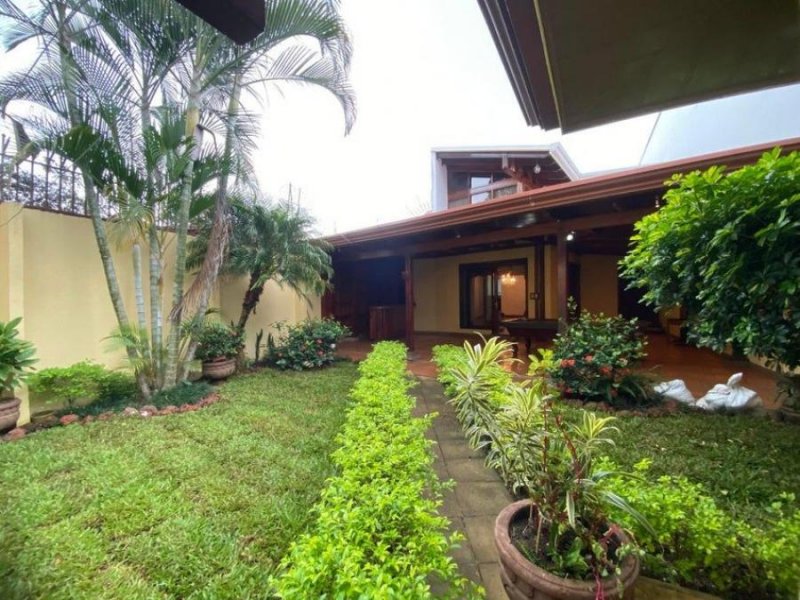 Foto Casa en Venta en Alajuela, Alajuela - U$D 350.000 - CAV111178 - BienesOnLine