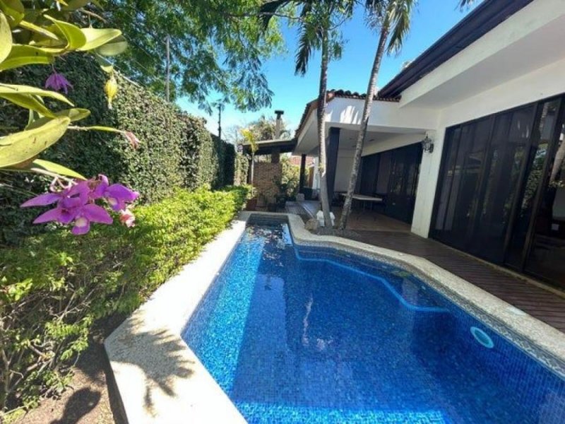 Foto Casa en Venta en Santa Ana, San José - U$D 750.000 - CAV100698 - BienesOnLine