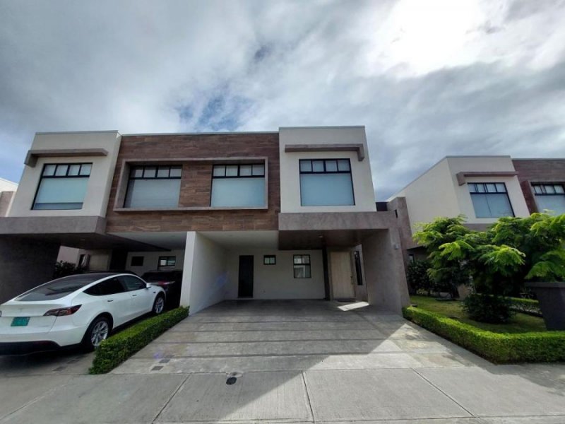 Casa en Venta en lindora Santa Ana, San José