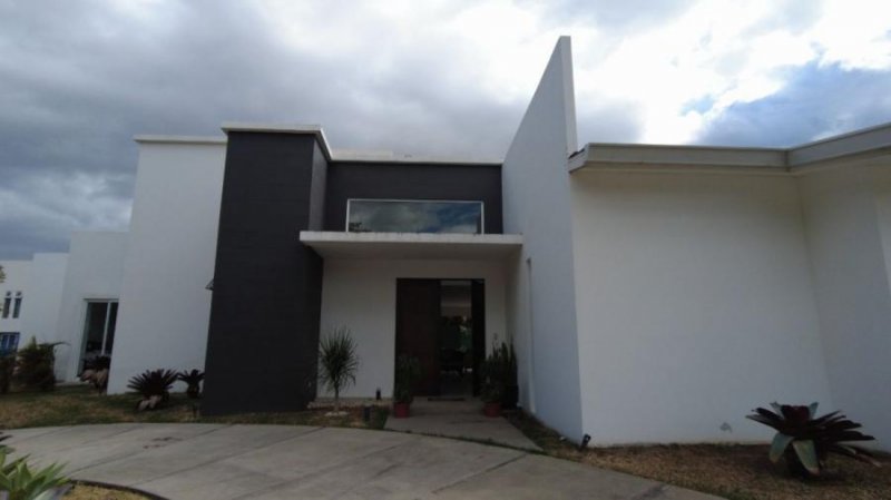 Foto Casa en Venta en Lindora, Lindora, Santa Ana, San José - U$D 800.000 - CAV59644 - BienesOnLine