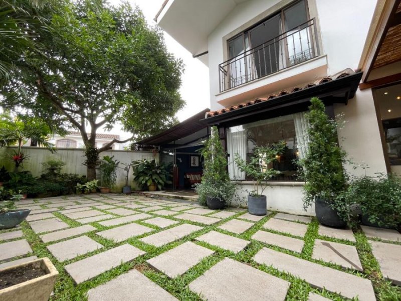 Casa en Venta en  Lomas de Granadilla, San José