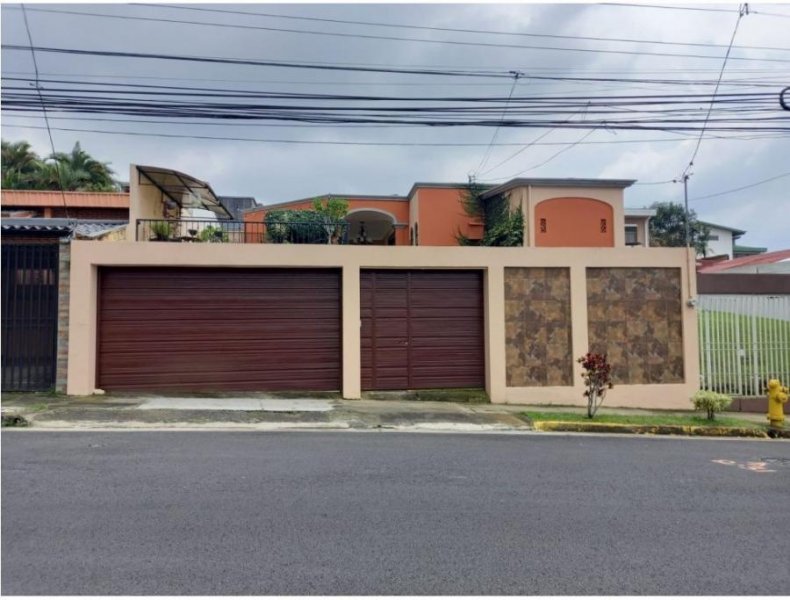 Venta de casa en Los Colegios Norte, Moravia US$330,000 #JM56