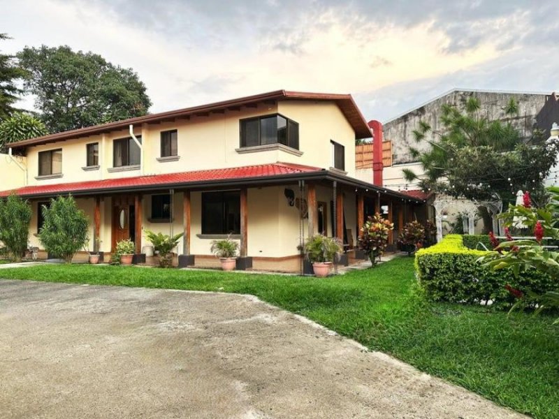 Venta de Casa en Mercedes, Heredia.