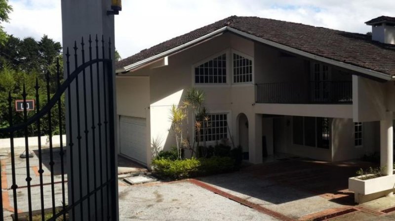 Foto Casa en Venta en Montes de Oca, San José - U$D 1.200.000 - CAV75834 - BienesOnLine