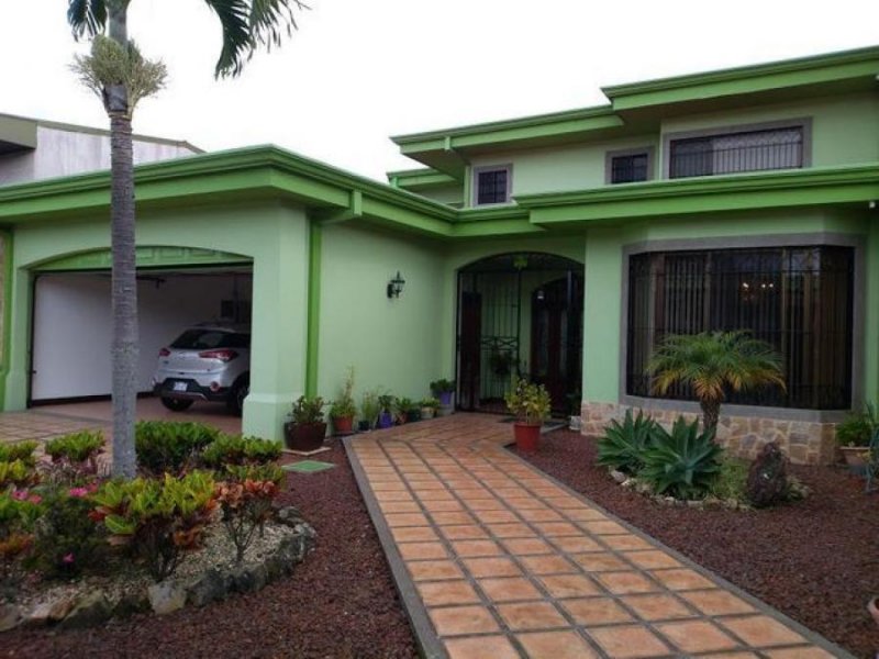 Foto Casa en Venta en La Guaria, Moravia, San José - U$D 750.000 - CAV38678 - BienesOnLine