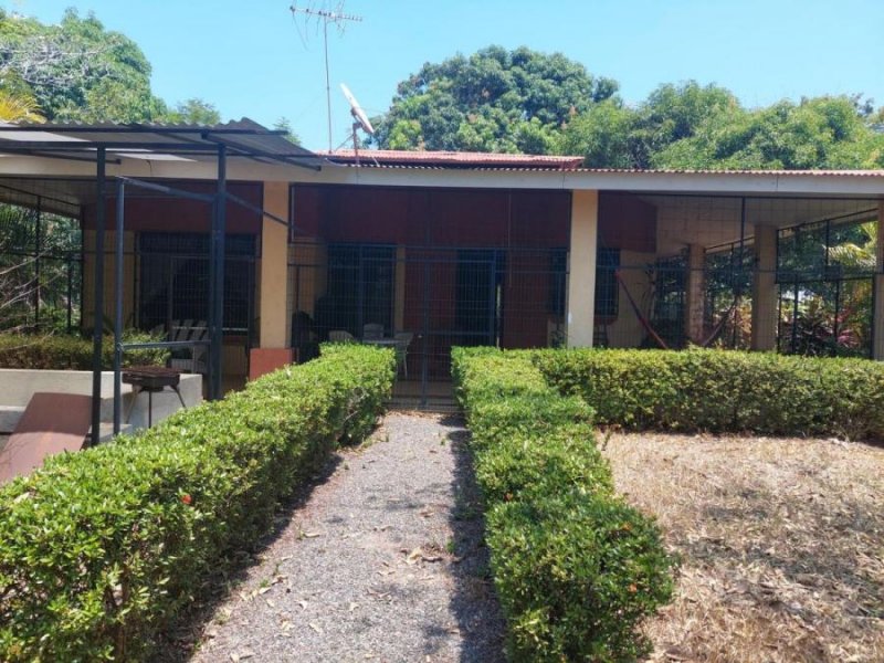 Venta de Casa en Orotina, Alajuela. RAH 24-1709