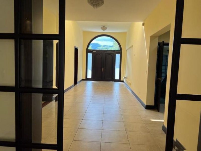 Foto Casa en Venta en Pozos, Santa Ana, San José - U$D 600.000 - CAV79007 - BienesOnLine