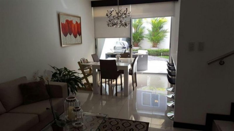 Foto Casa en Venta en Santa Ana, San José - U$D 199.000 - CAV43535 - BienesOnLine