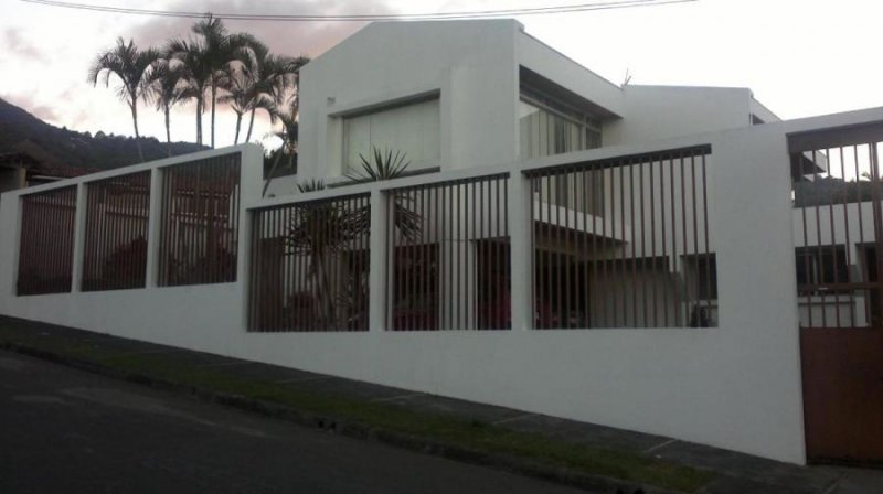 Foto Casa en Venta en Escazú, Escazú, San José - U$D 420.000 - CAV43015 - BienesOnLine