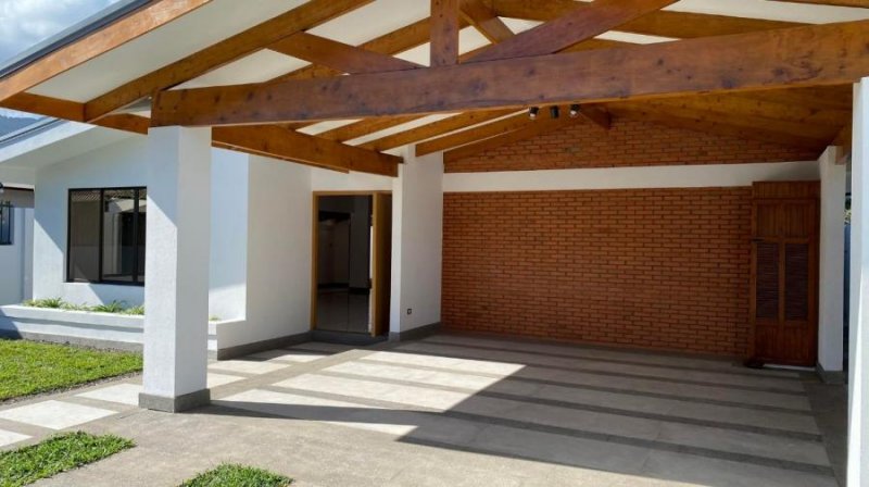 Foto Casa en Venta en Santa Ana, San José - U$D 539.000 - CAV87360 - BienesOnLine