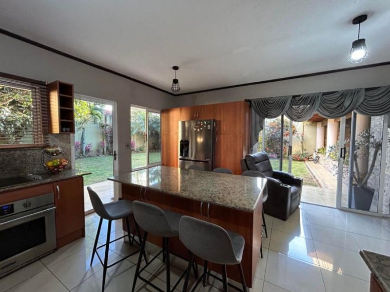 Foto Casa en Venta en San Francisco, Heredia - U$D 400.000 - CAV88677 - BienesOnLine