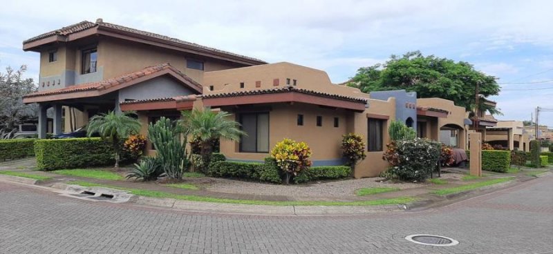 Foto Casa en Venta en San Joaquín, Heredia - U$D 225.000 - CAV56783 - BienesOnLine