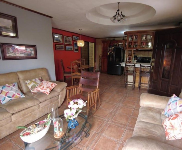 Venta de Casa en San Pedro de Heredia. RAH 25-960