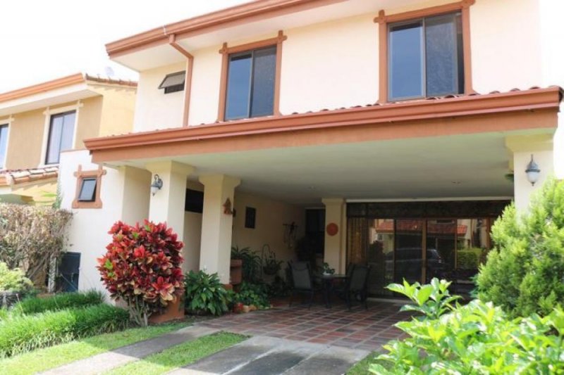 Foto Casa en Venta en San Rafael, Alajuela - U$D 240.000 - CAV39743 - BienesOnLine