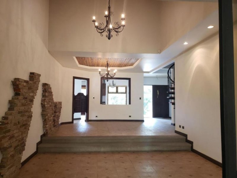 Foto Casa en Venta en Escazú, San José - U$D 370.000 - CAV40652 - BienesOnLine