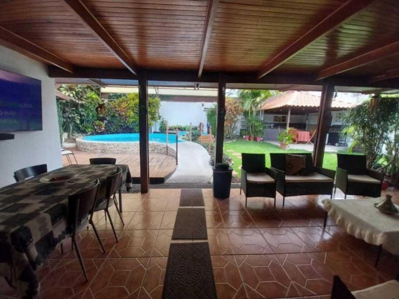 Foto Casa en Venta en San Rafael, Escazú, San José - U$D 560.000 - CAV100920 - BienesOnLine