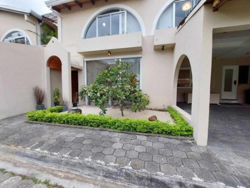 Foto Casa en Venta en Escazú, San José - U$D 325.000 - CAV94842 - BienesOnLine