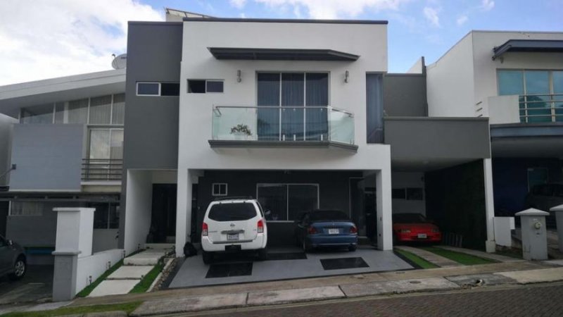 Foto Casa en Venta en San Rafael, Montes de Oca, San José - U$D 390.000 - CAV44568 - BienesOnLine