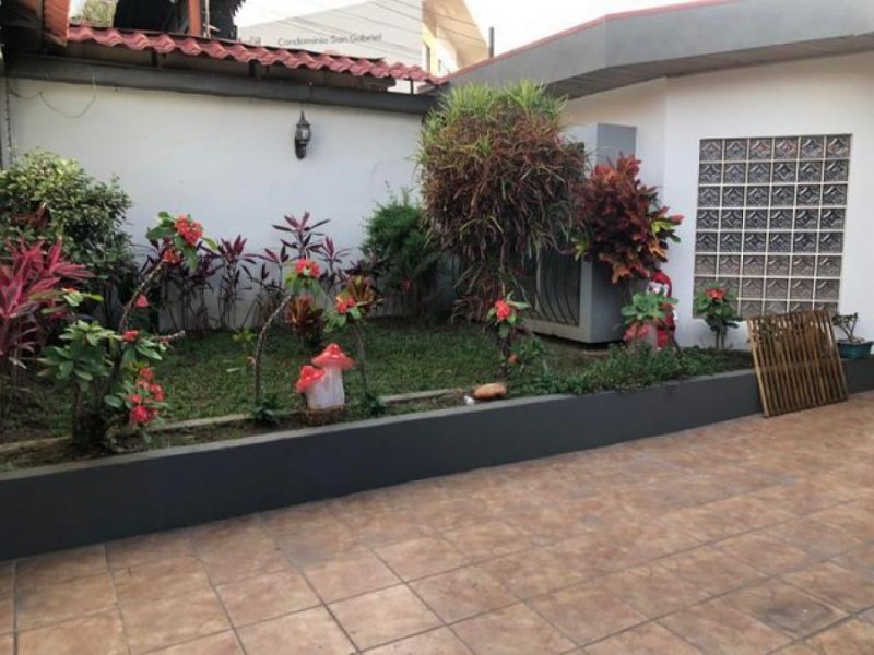 Foto Casa en Venta en Santa Ana, San José - U$D 490.000 - CAV59971 - BienesOnLine