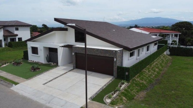 Foto Casa en Venta en Uruca, San José - U$D 750.000 - CAV106512 - BienesOnLine