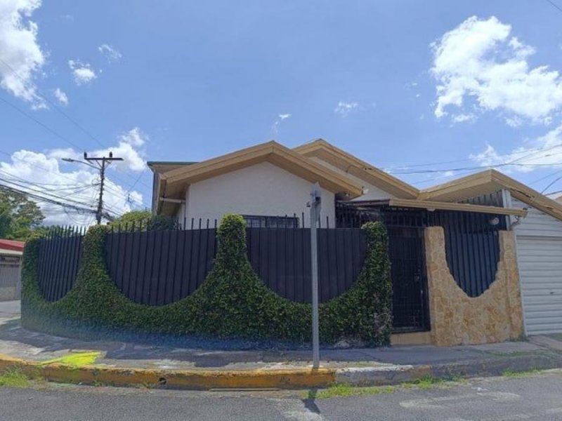 Foto Casa en Venta en Zapote, San José - U$D 143.000 - CAV104025 - BienesOnLine