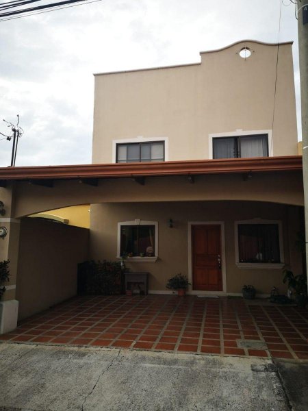 Foto Casa en Venta en Mercedes, Heredia - U$D 190.000 - CAV102149 - BienesOnLine