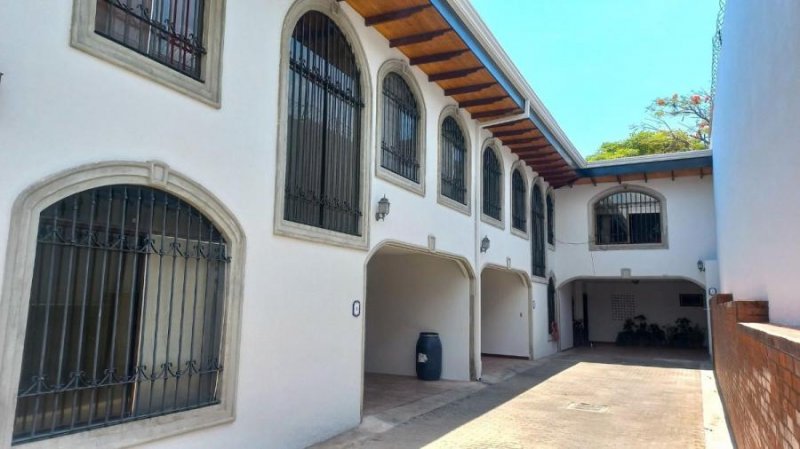 Venta de Condominio con 3 apartamentos en San Rafael Escaz? MGA