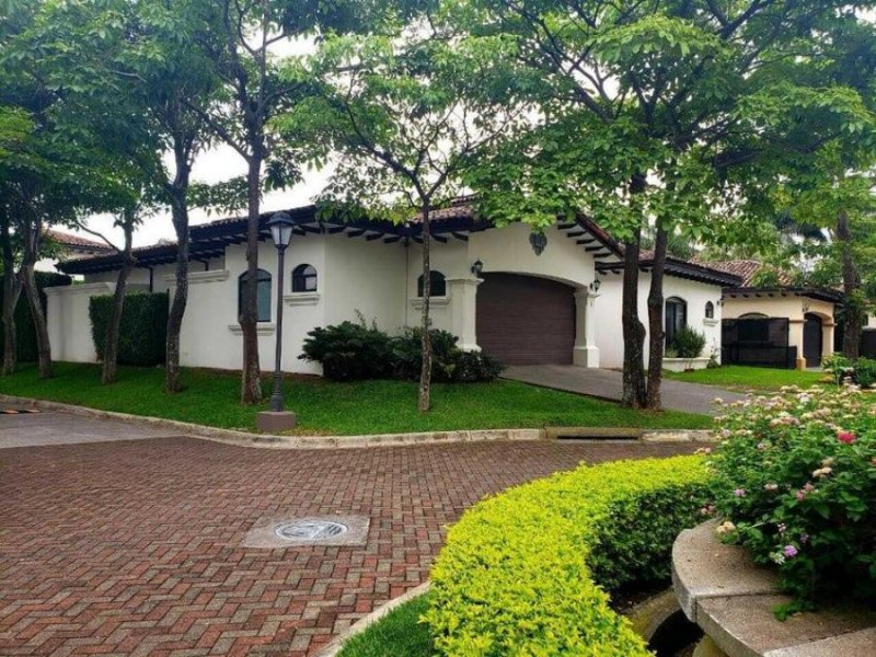 Foto Casa en Venta en Santa Ana, San José - U$D 750.000 - CAV108466 - BienesOnLine