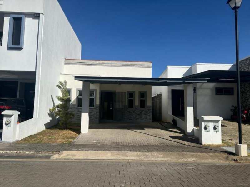 Venta de Hermosa Casa en el Coyol de Alajuela