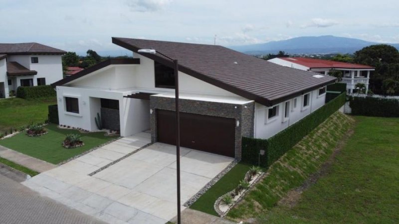 Foto Casa en Venta en Santa Ana, San José - U$D 750.000 - CAV108618 - BienesOnLine