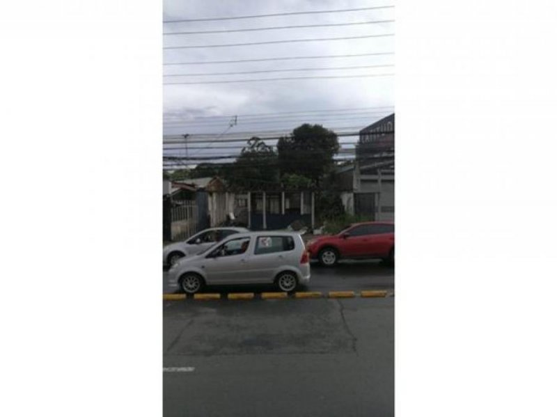 VENTA DE LOTE CON CONSTRUCCION A DEMOLER, SAN JOSE, LA URUCA