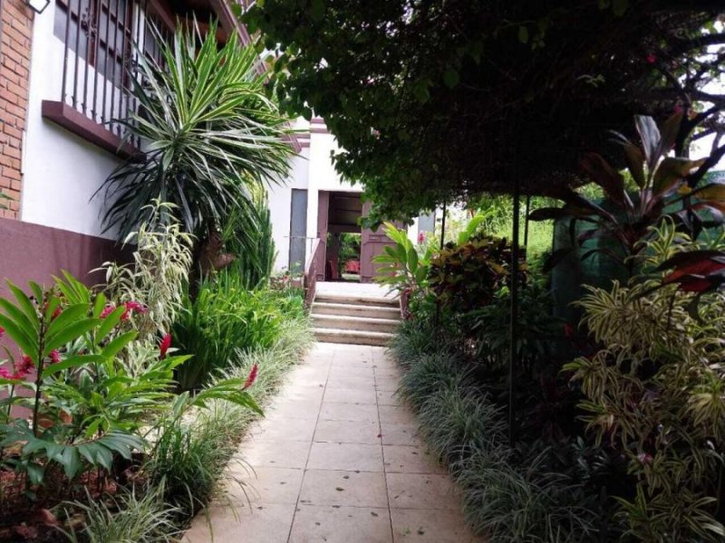 Foto Casa en Venta en Escazú, San José - U$D 560.000 - CAV104251 - BienesOnLine