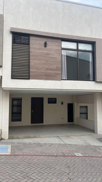 Venta Hermosa Casa En Condominio Moravia Centro; Idi: 139125