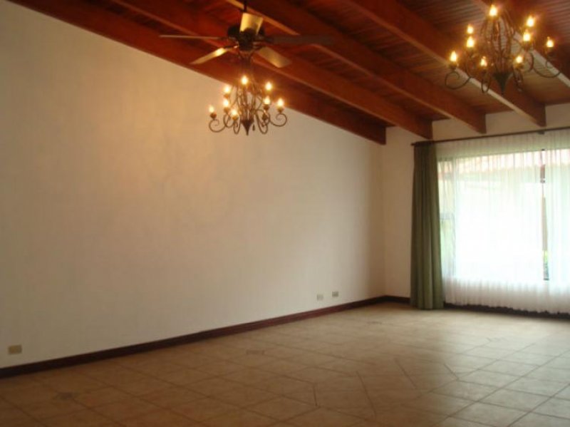 Foto Casa en Venta en Escazú, San José - U$D 800.000 - CAV3229 - BienesOnLine